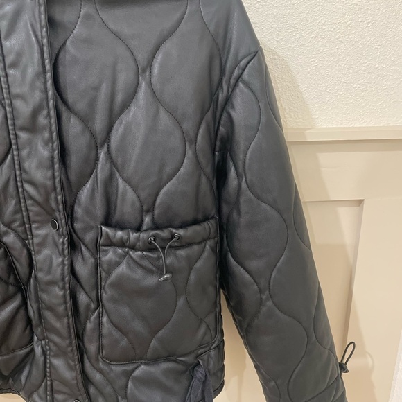 Slate & Willow Quilted Faux Leather Black Jacket Size Small - Picture 14 of 16